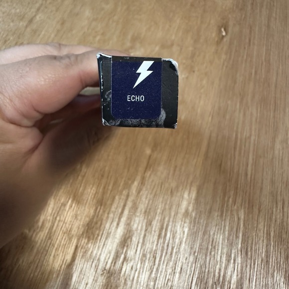 Kat Von D Everlasting Liquid Lipstick "Echo" Bold Matte Finish Long Lasting - Picture 3 of 5